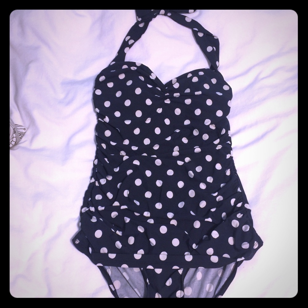 pin-up style polka dot swimsuit (12/14)